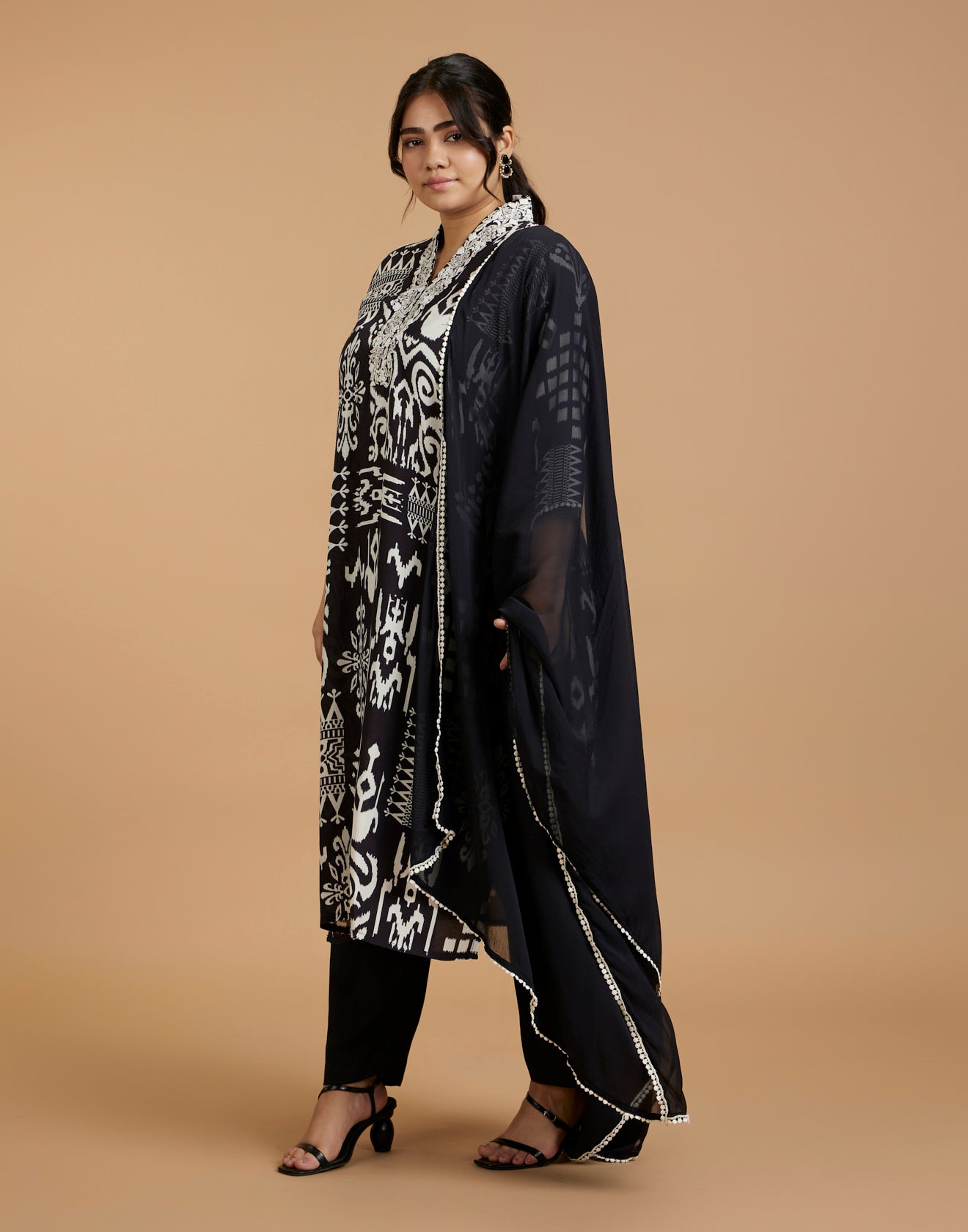 Black And White Abstract Printed V Neck Kurta Set