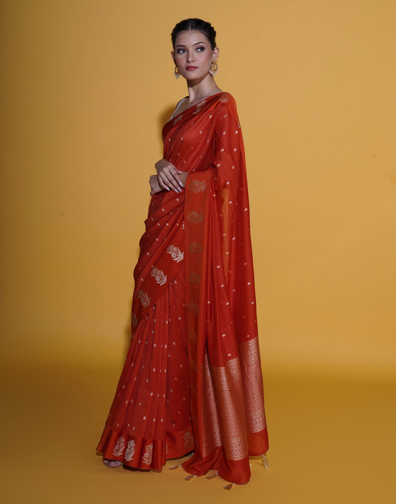 Gulposh Laal Zari Butta Silk Saree