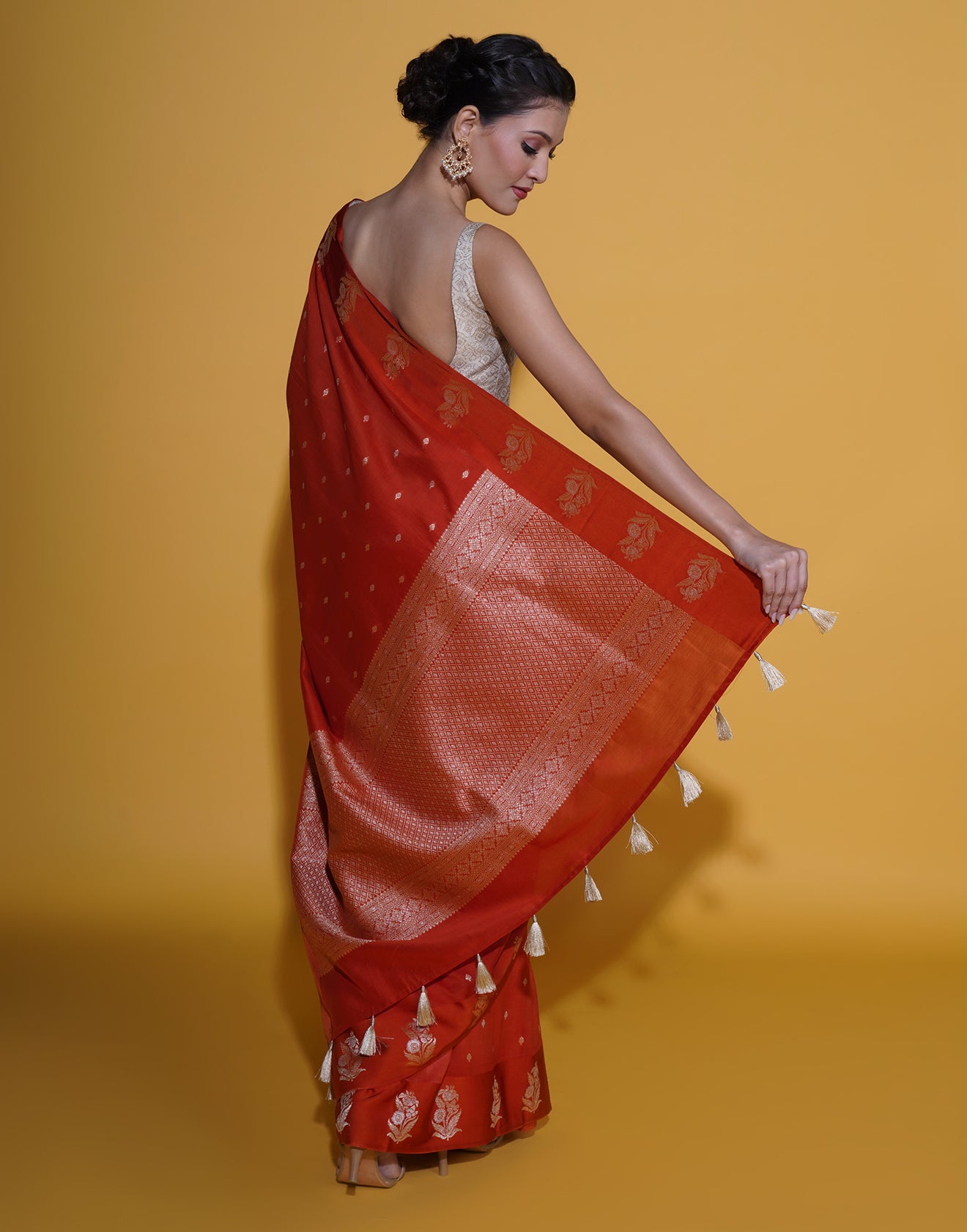 Gulposh Laal Zari Butta Silk Saree