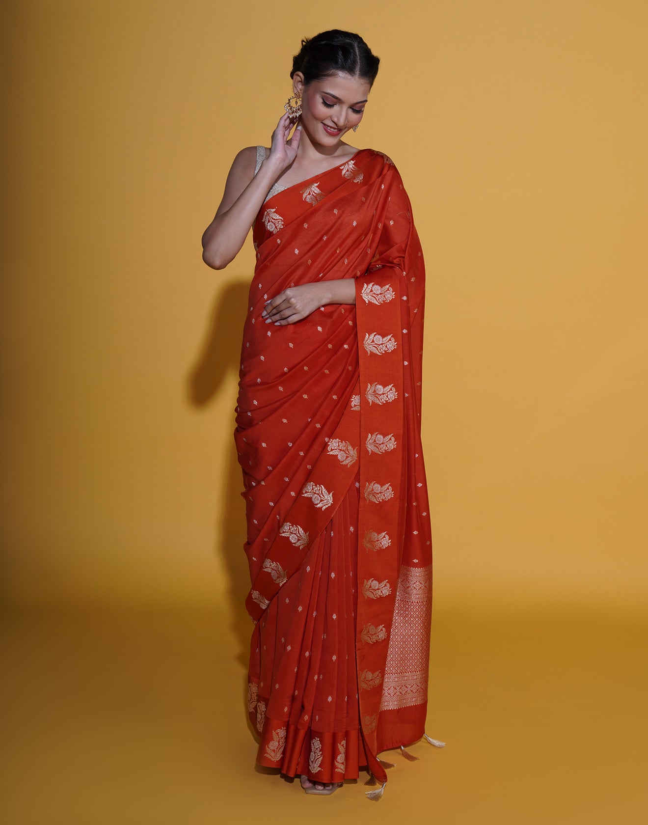 Gulposh Laal Zari Butta Silk Saree