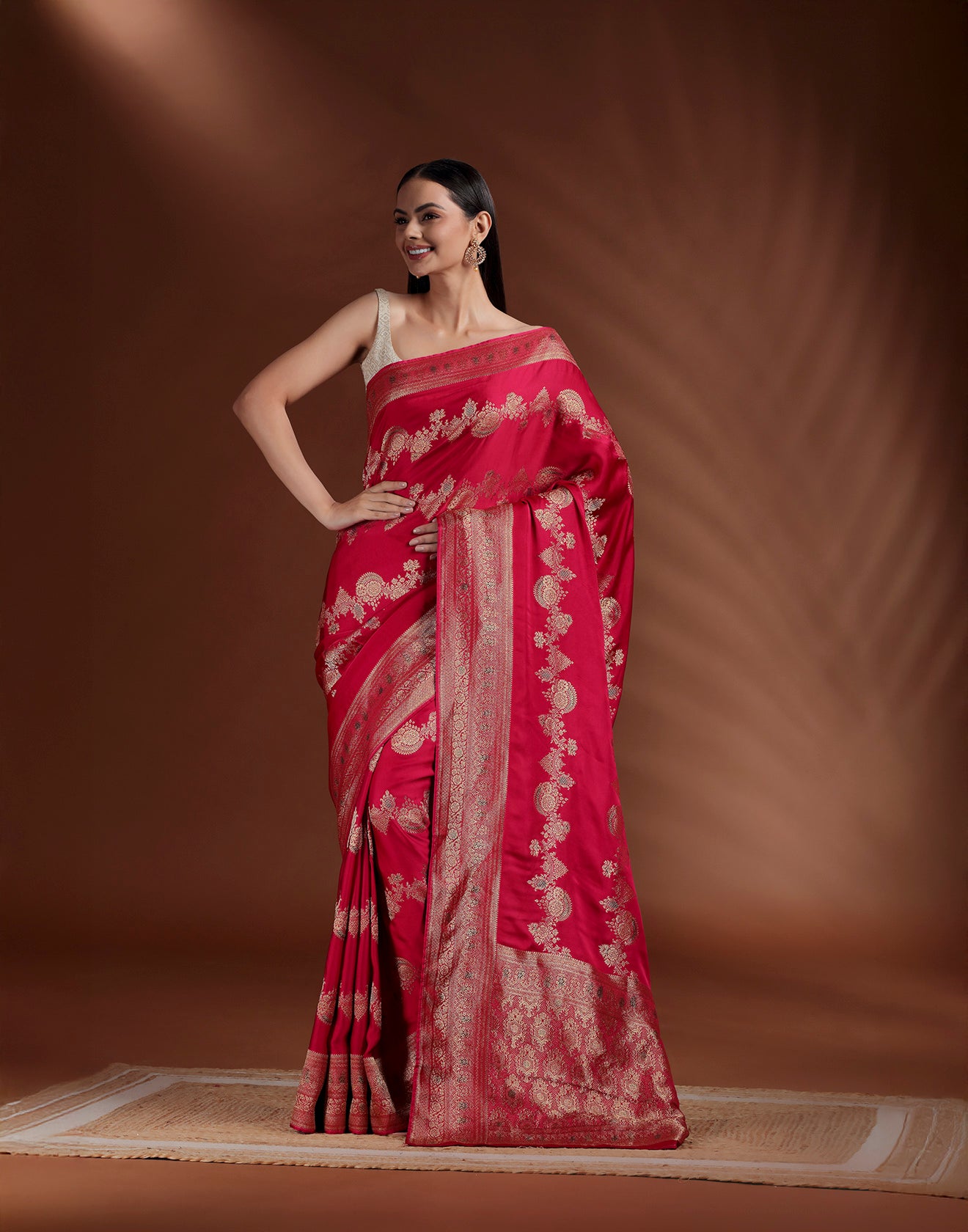 Laal Noor Dola Silk Festive Saree With Unstitched Blouse Fabric