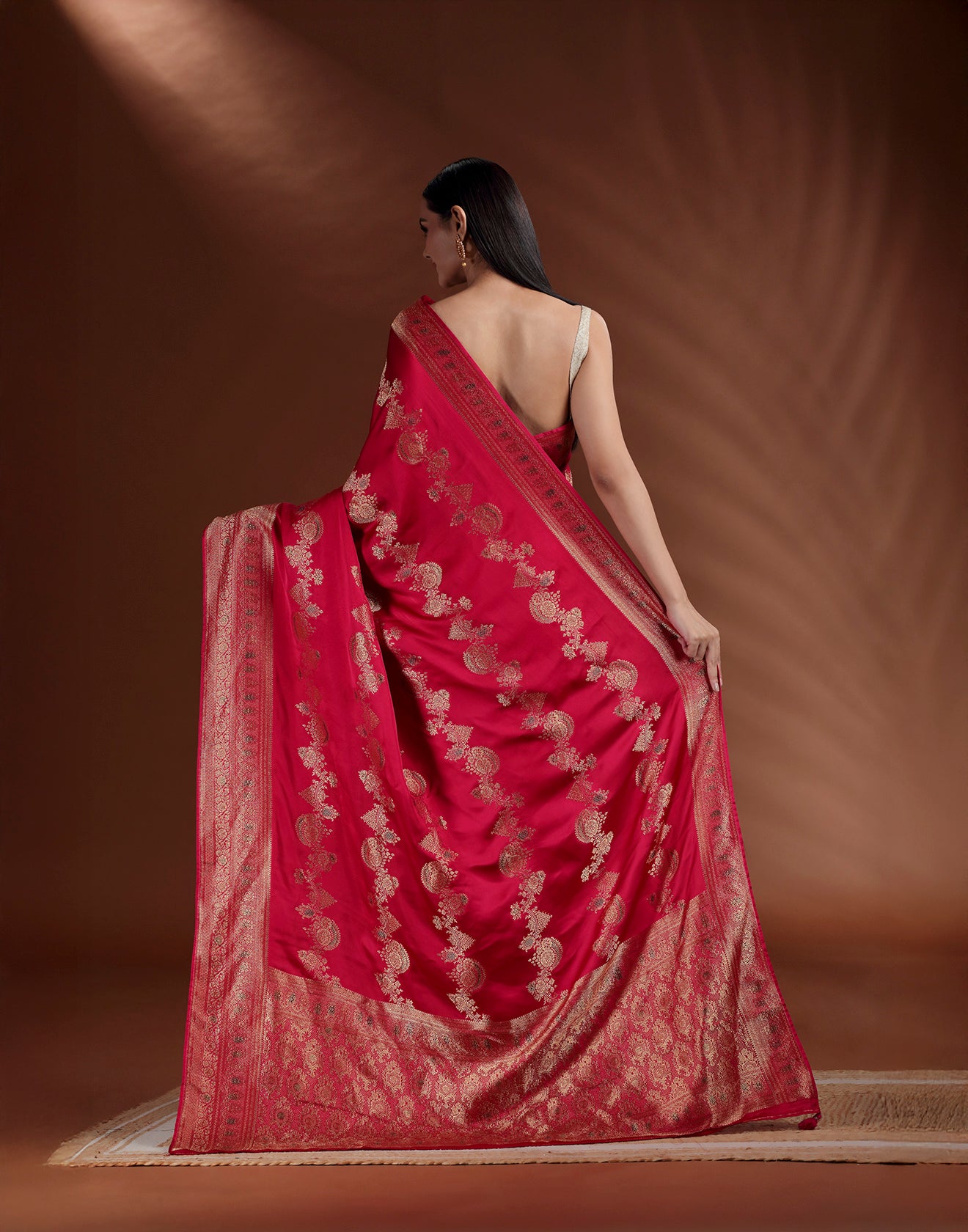 Laal Noor Dola Silk Festive Saree With Unstitched Blouse Fabric