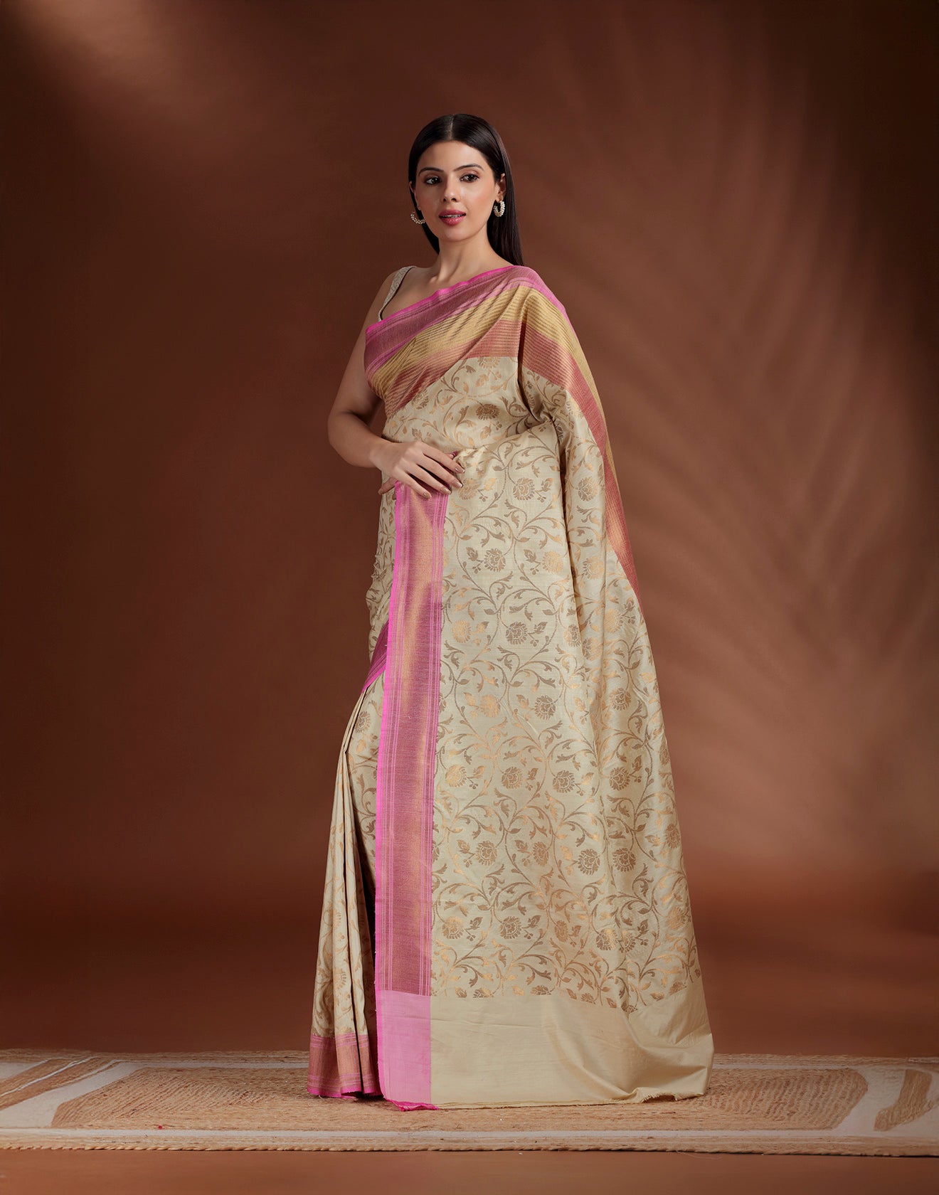 Zari Beige Banarasi Tussar Silk Saree WIth Unstitched Blouse Fabric