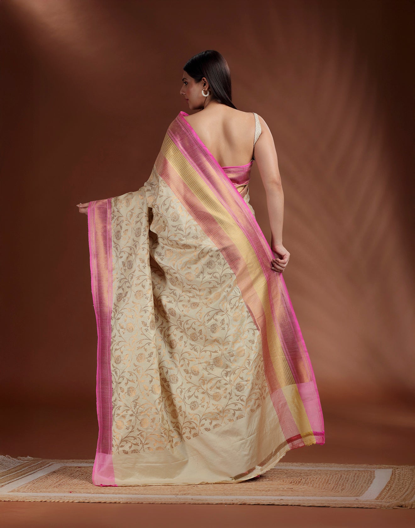 Zari Beige Banarasi Tussar Silk Saree WIth Unstitched Blouse Fabric
