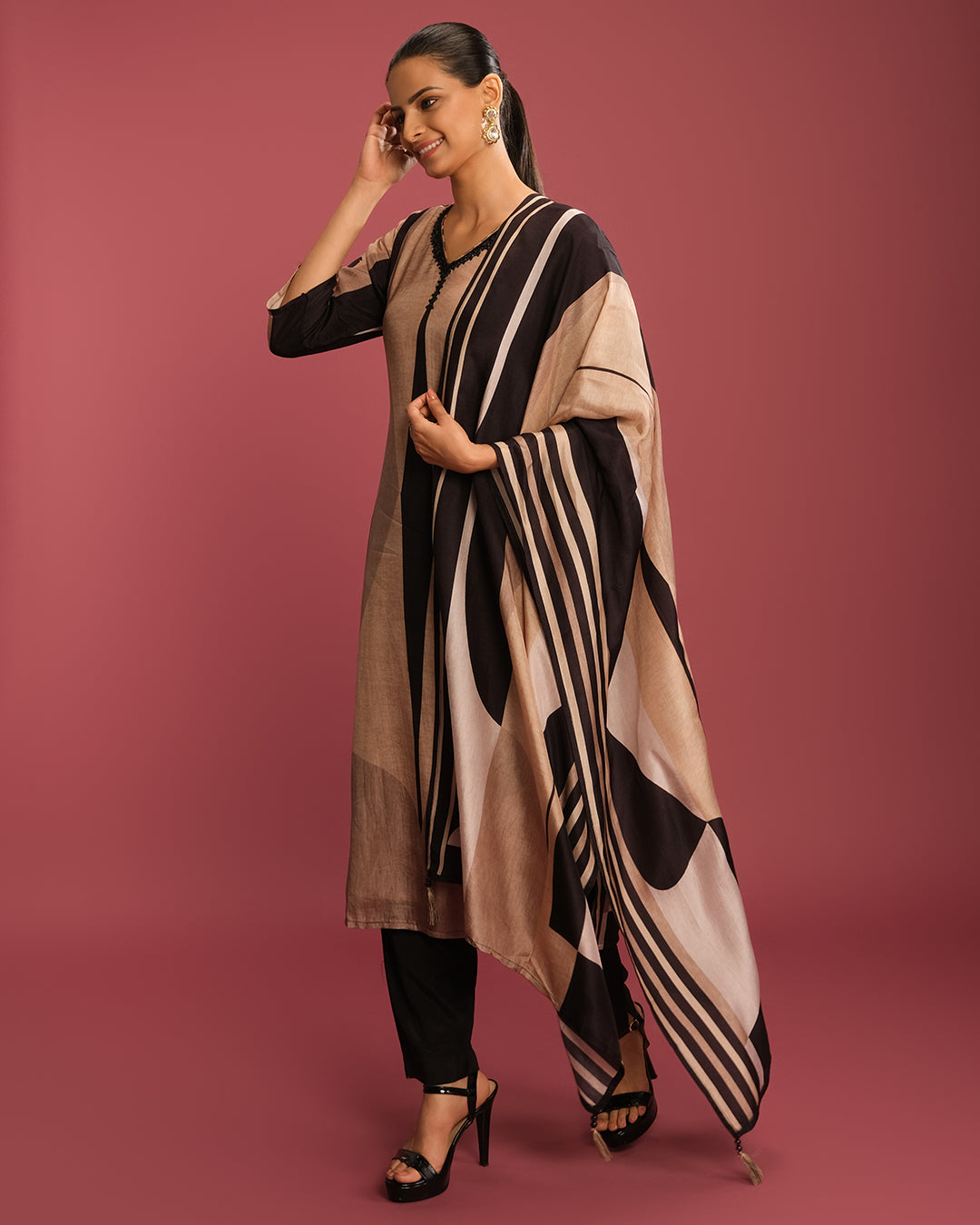 Black & Golden Beige Abstract Printed Blended Silk Kurta Set