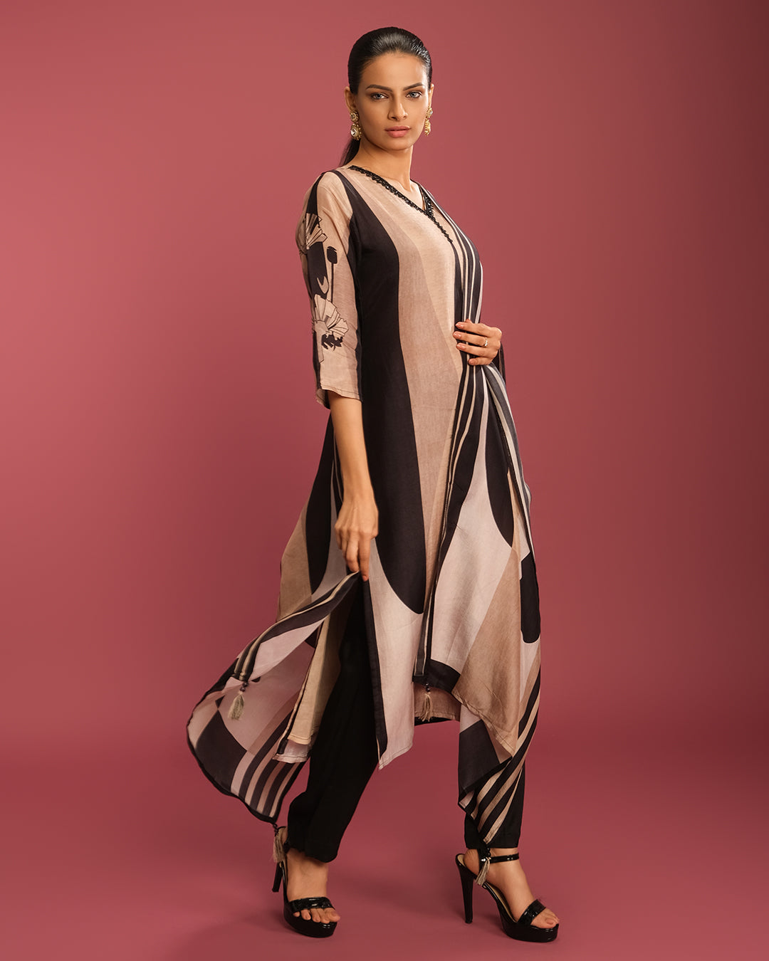 Black & Golden Beige Abstract Printed Blended Silk Kurta Set