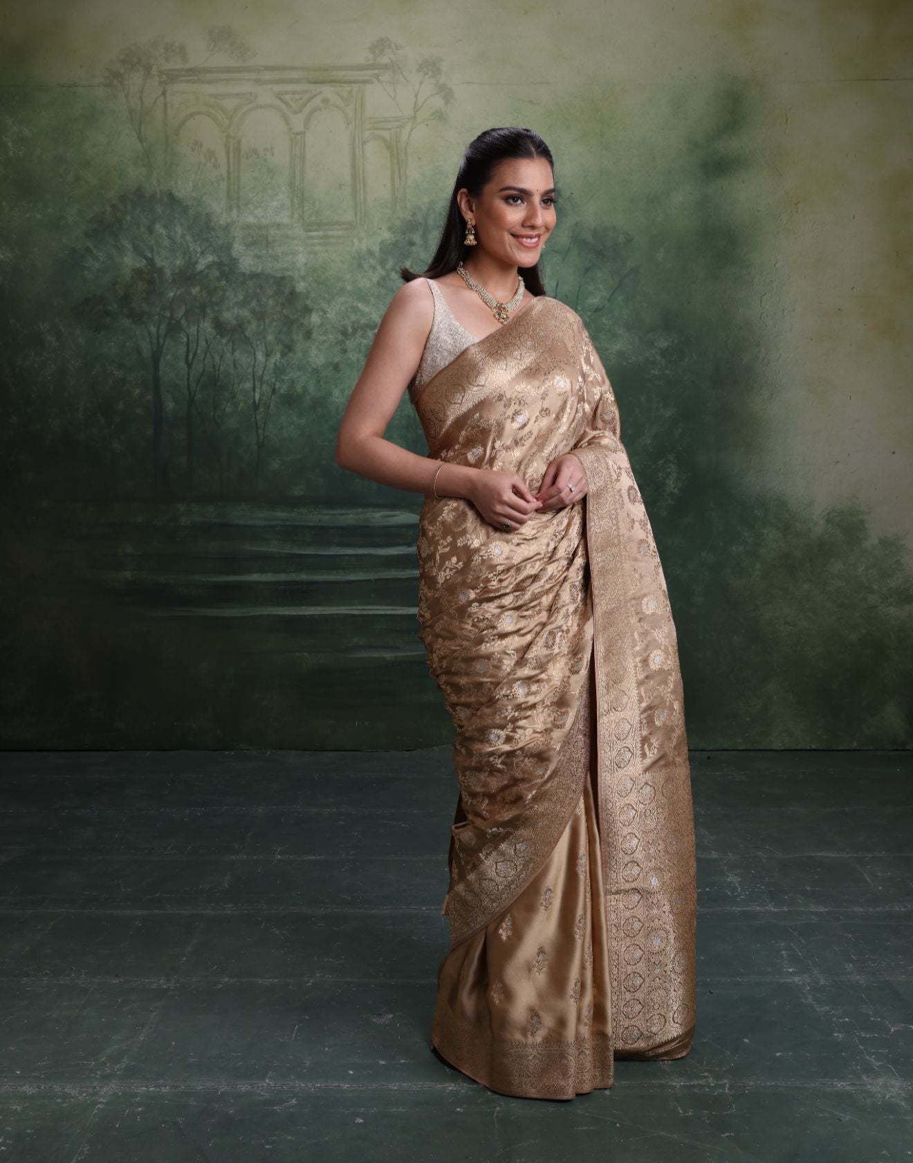Kundan Elegnace Banarasi Dola Silk Saree With Unstitched Blouse Fabric