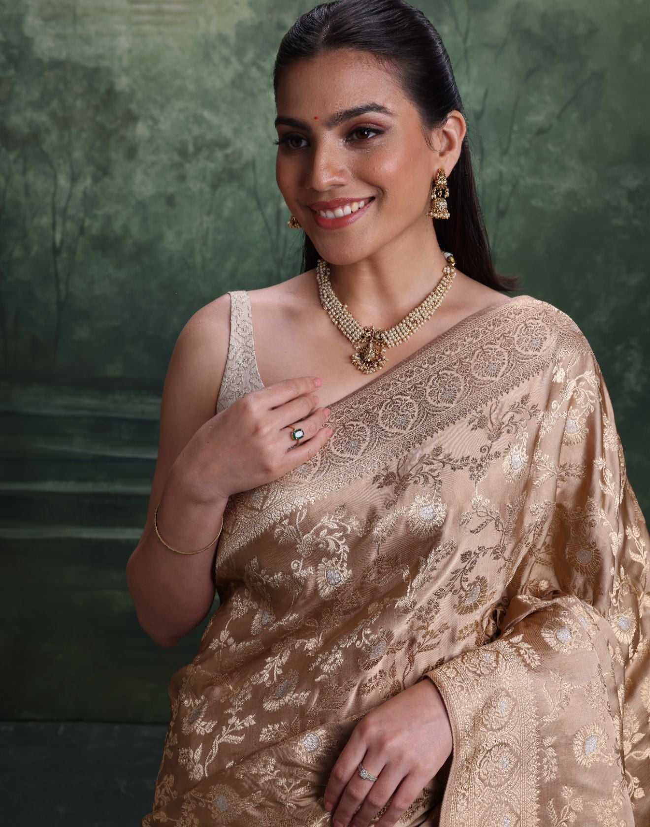 Kundan Elegnace Banarasi Dola Silk Saree With Unstitched Blouse Fabric