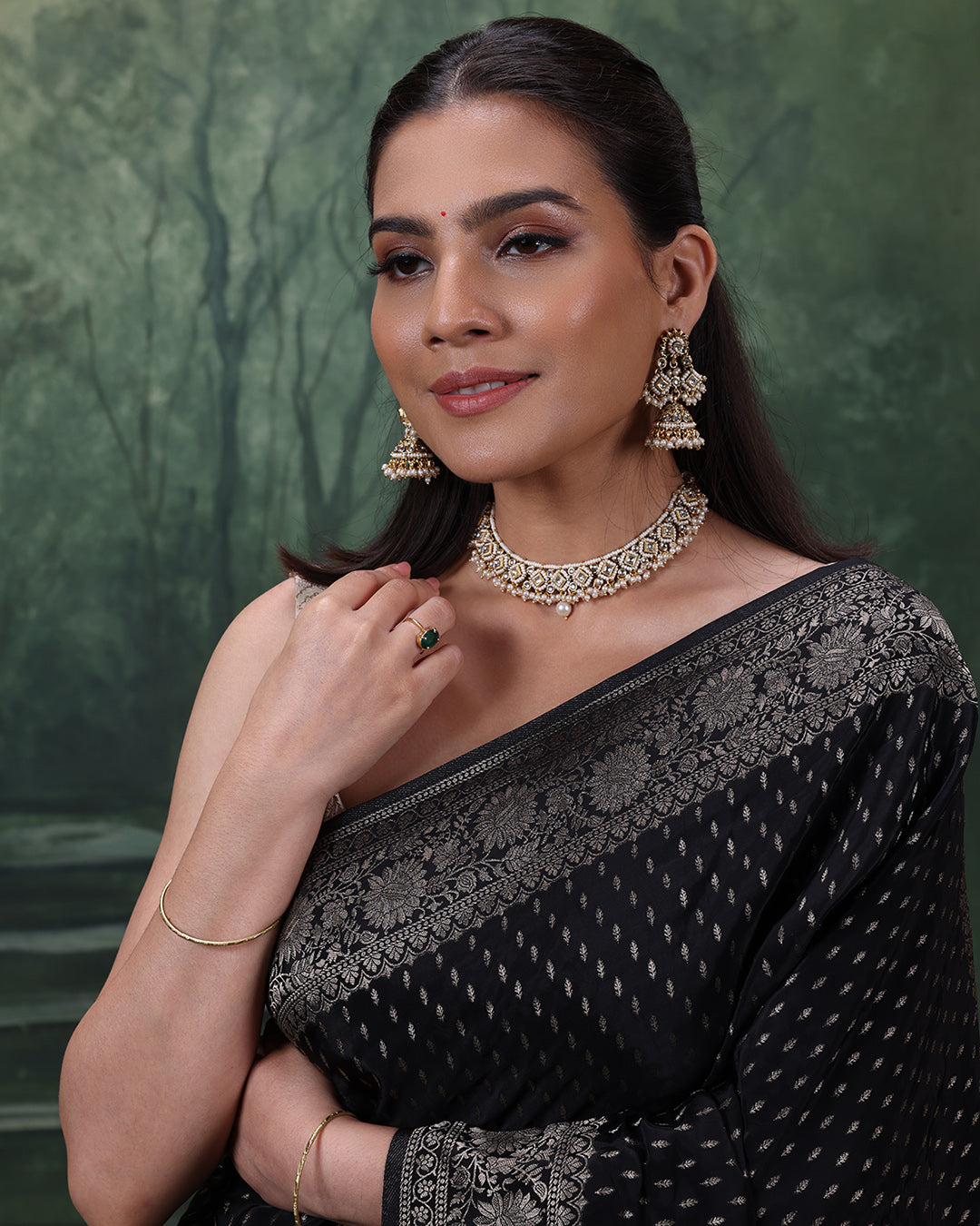 Midnight Charm Dola Silk Saree With Unstitched Blouse Fabric