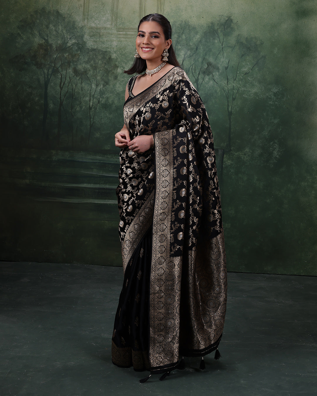 Raatkali Dola Silk Saree With Unstitched Blouse Fabric