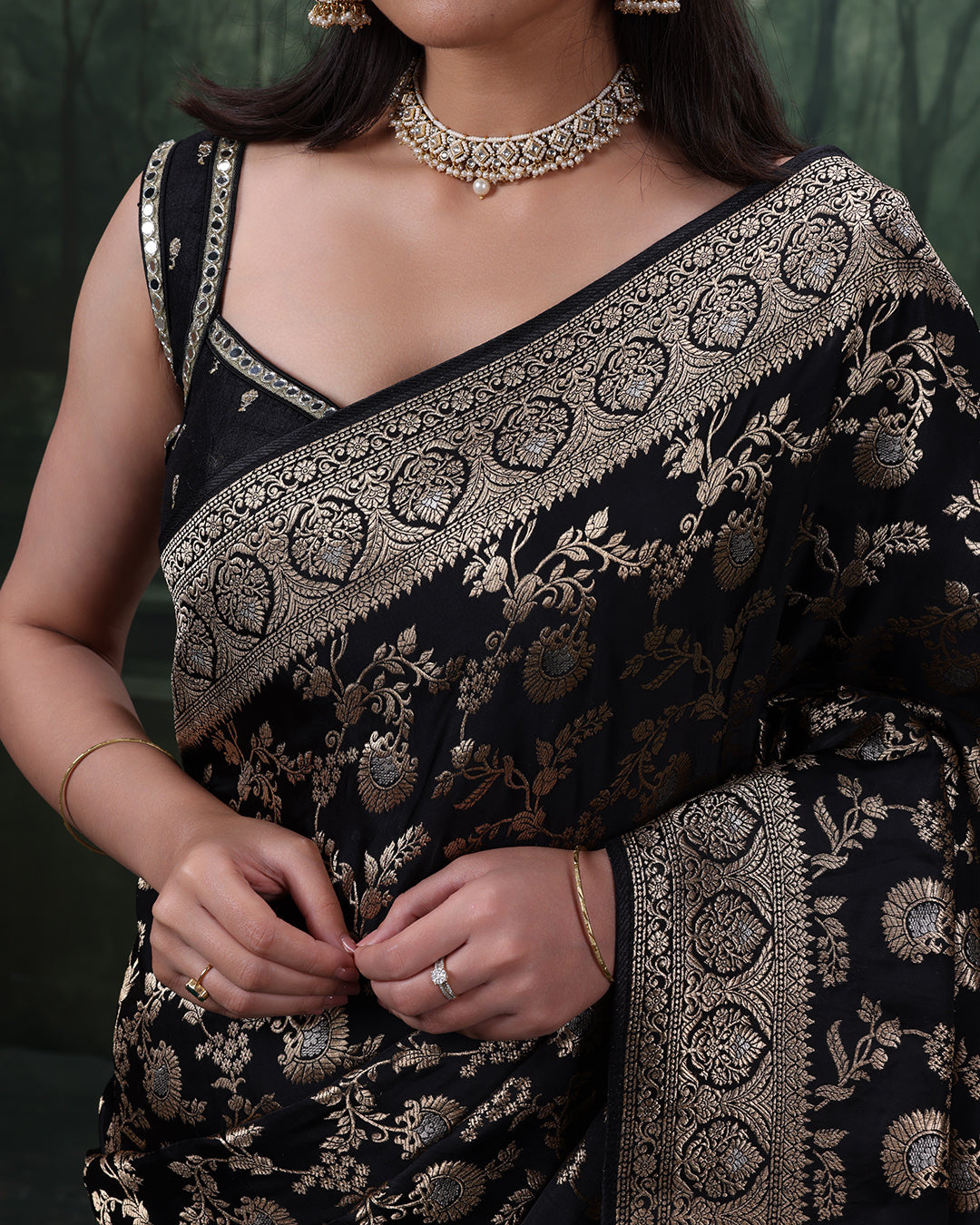 Raatkali Dola Silk Saree With Unstitched Blouse Fabric