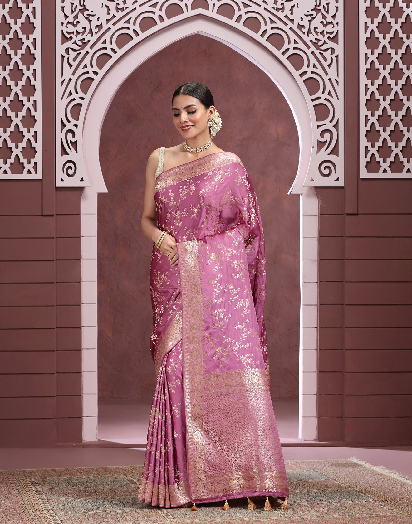 Mistiqué Lavender Floral Jaal Dola Silk Saree