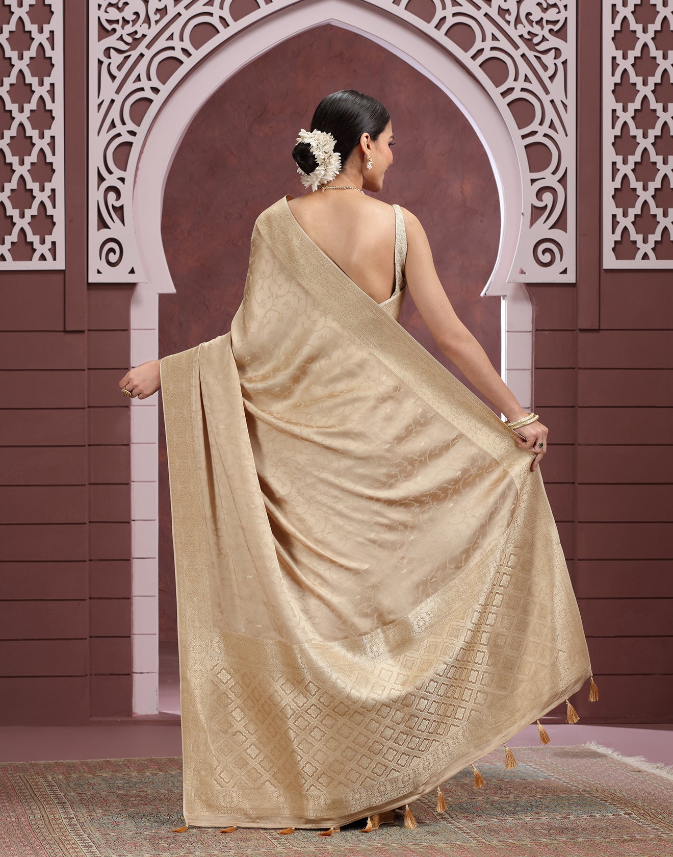 Muted Pearl Dola Silk Saree