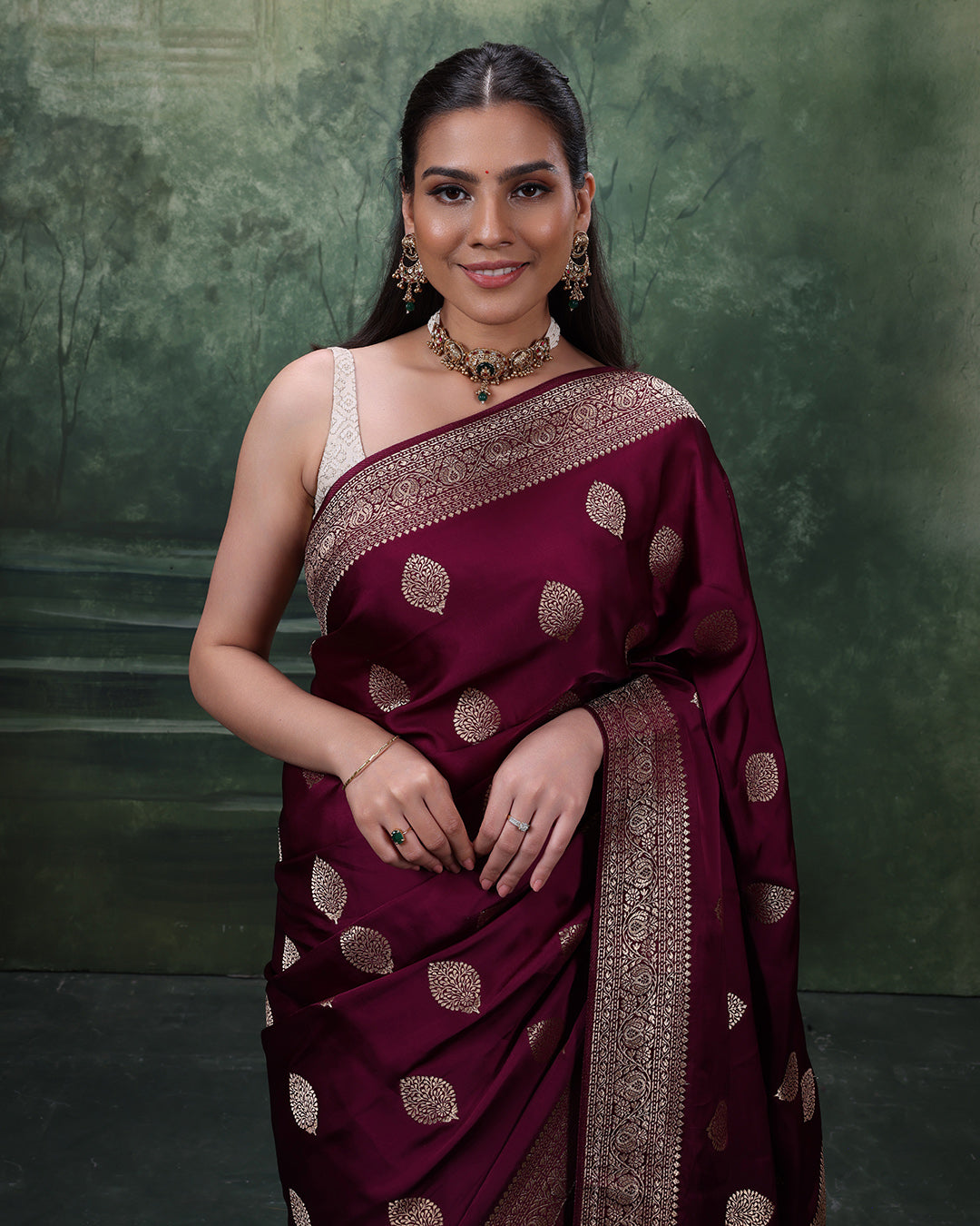 Sangria Plum Dola Silk Saree WIth Unstitched Blouse Fabric