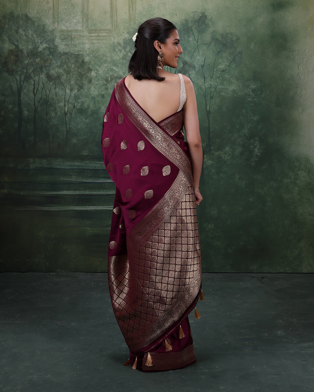 Sangria Plum Dola Silk Saree WIth Unstitched Blouse Fabric
